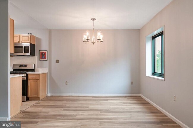 Building Photo - 1200 S Arlington Ridge Rd