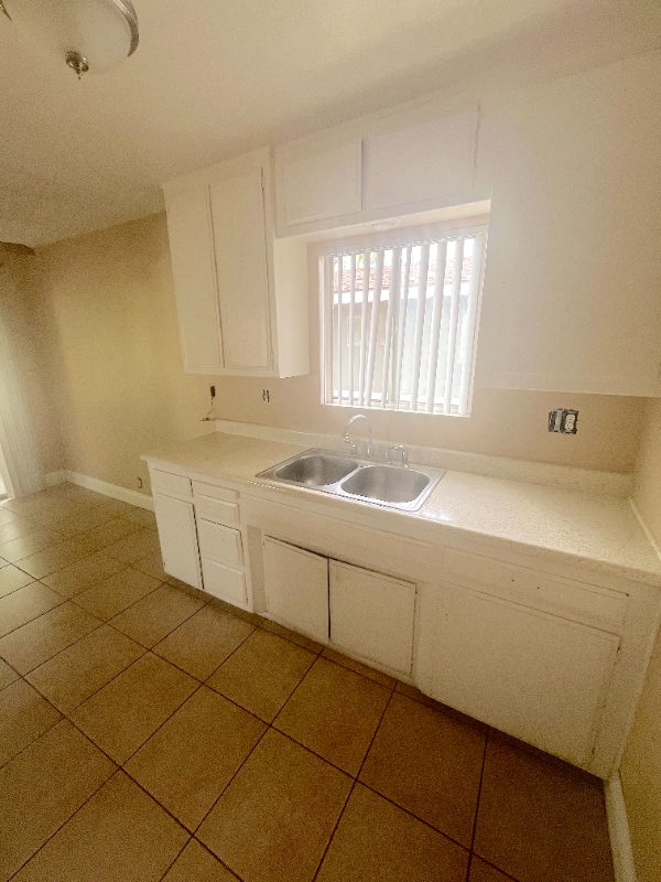 Building Photo - 587 Silverwood Ave