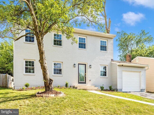 Building Photo - 1305 Peachtree Ct