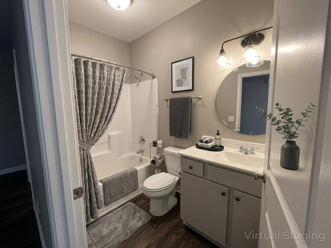 Building Photo - 3 Bedroom 2 Bath  Apartment With Lake-views of Table Rock Lake from each Room