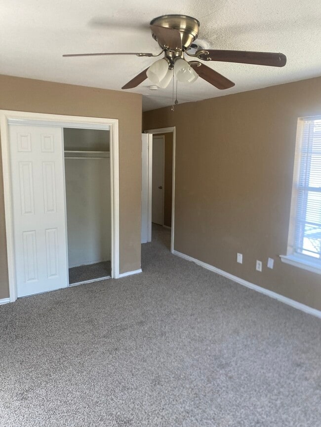 Building Photo - 741 W Main St