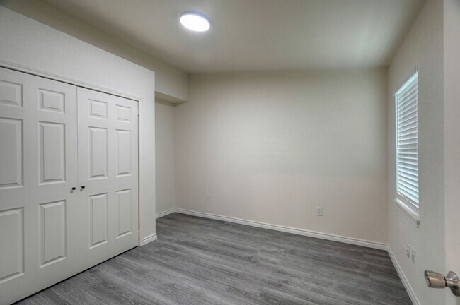 Building Photo - 9574 Darkwood St
