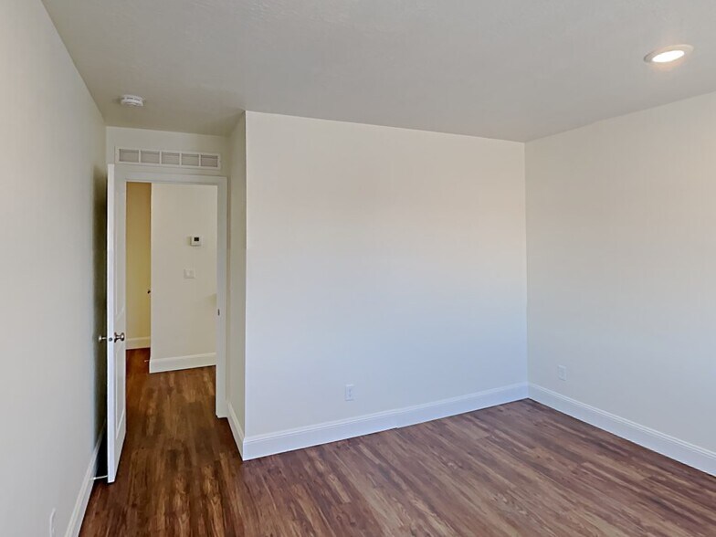 Building Photo - 3371 S 2580 W