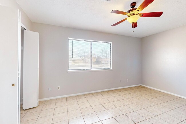 Building Photo - Taylor Ranch 4/BD 2/BA 2/CG