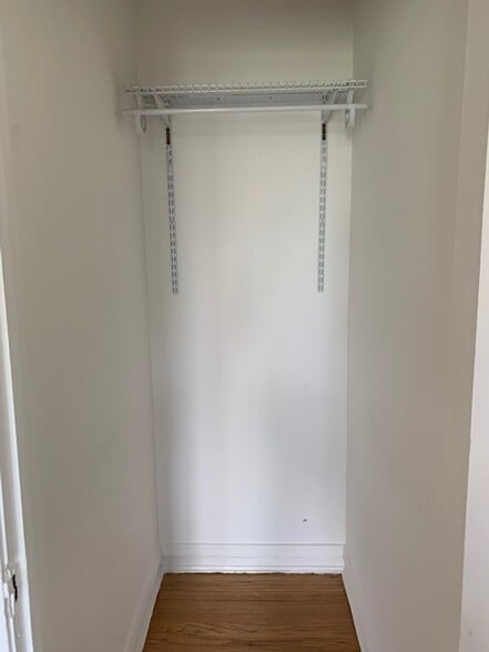 Building Photo - 3915 N Southport Ave