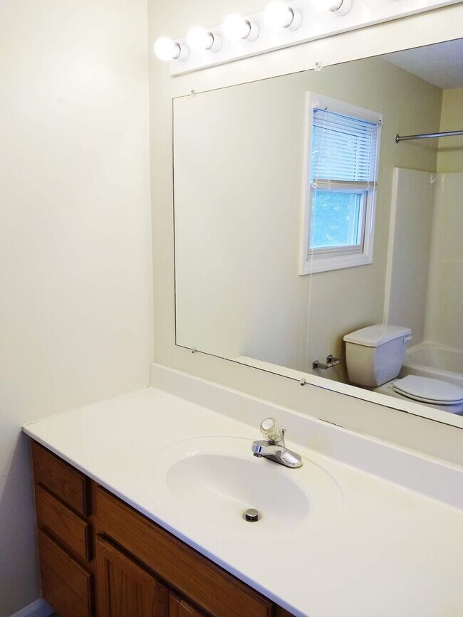 Building Photo - Allen Street