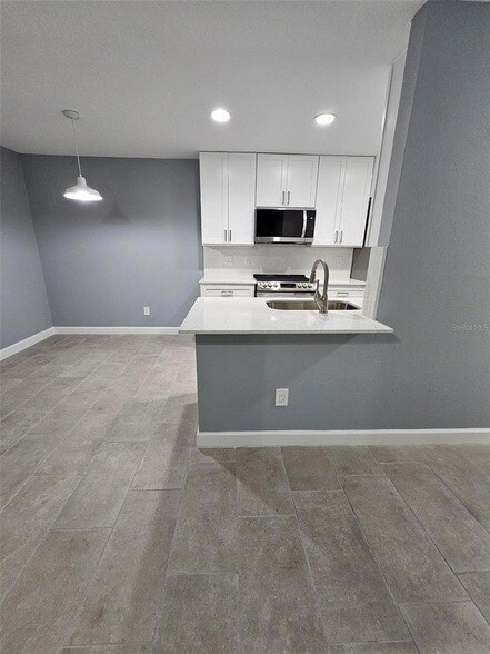 Building Photo - 2533 Grassy Point Dr