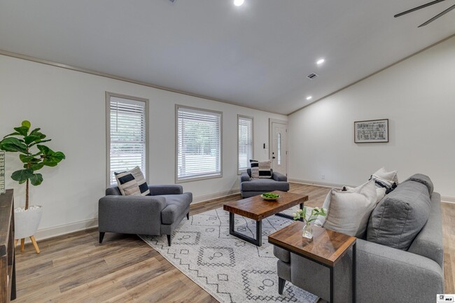 Building Photo - 281 Williams Rd