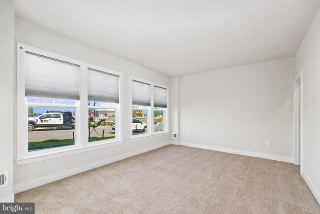 Building Photo - 1743 Riverbluff Ave