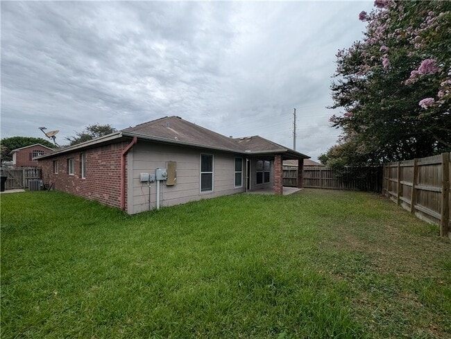 Building Photo - 3910 Gibraltar Dr