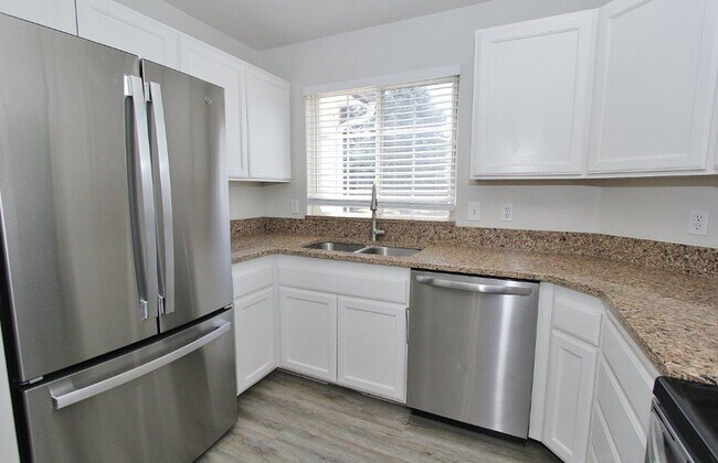 Building Photo - Immaculate Single-Level Home in Quiet Neighborhood