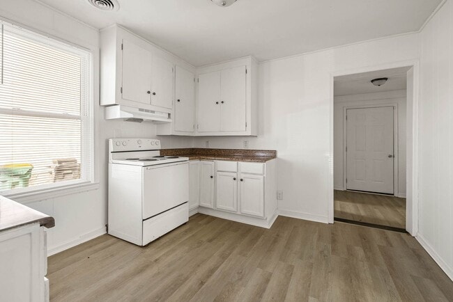 Building Photo - 107 S 9th Ave