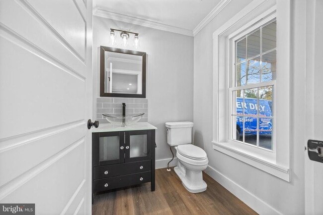 Building Photo - 1322 W King Rd