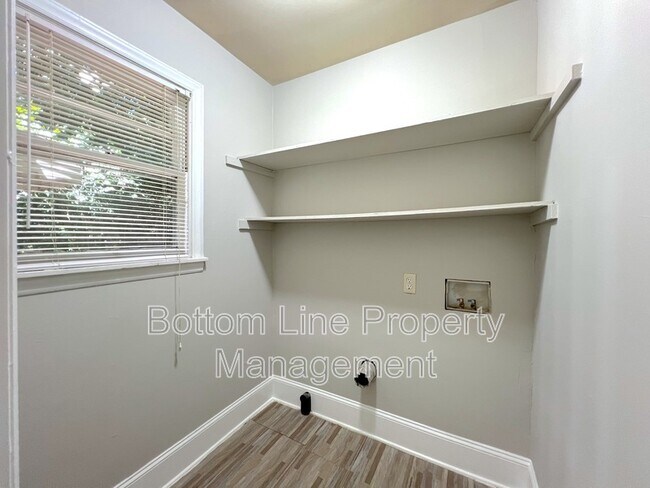 Building Photo - 3141 Columbus Cir