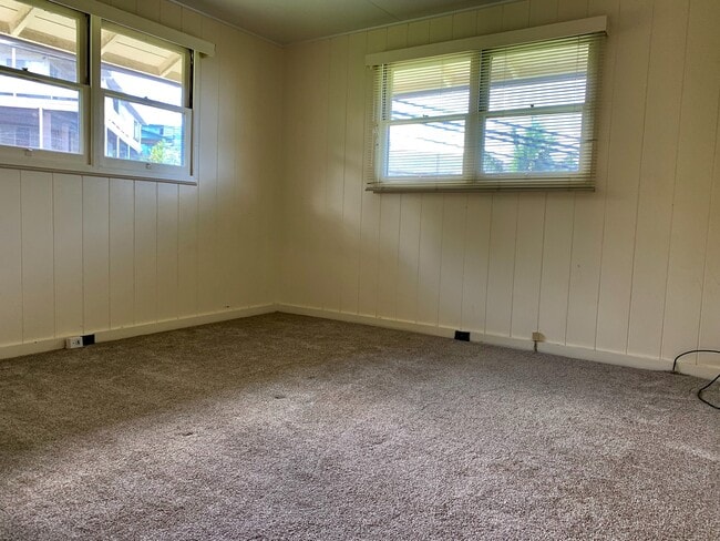 Building Photo - Charming Singe Family Home 3/1/2 with Spacious & Fenced Yard