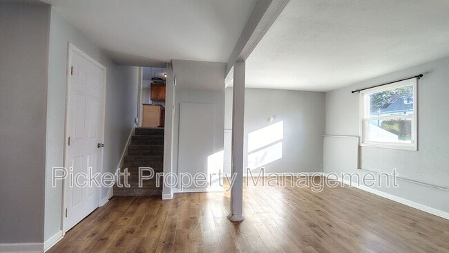 Building Photo - 1316 E Hope St