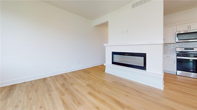 Building Photo - 720 SE Booth Ave