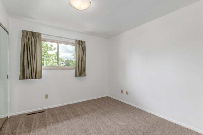Building Photo - 6724 Knight Dr