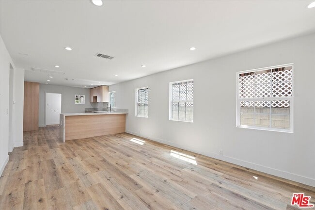 Building Photo - 3748 Veteran Ave