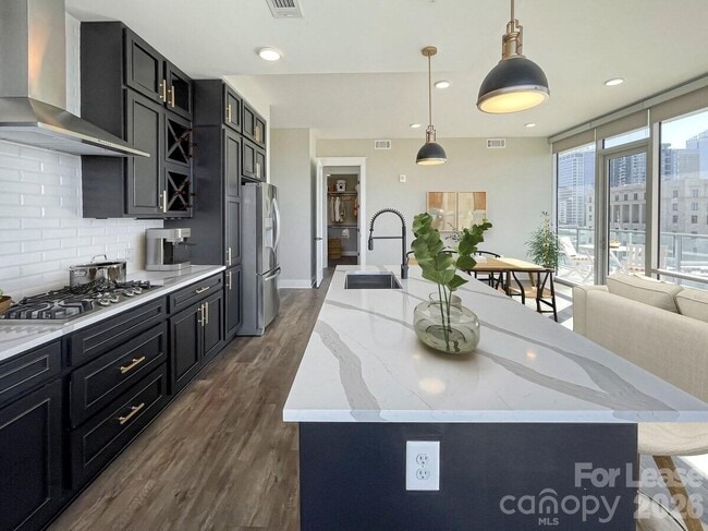 Building Photo - 500 W Trade St