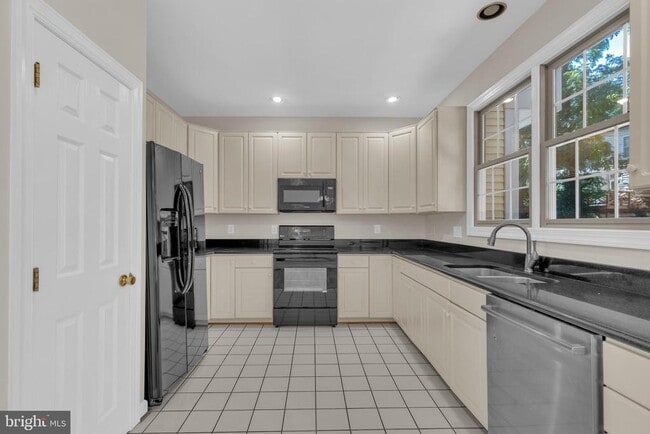 Building Photo - 9902 Michael Schar Ct
