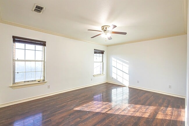 Building Photo - 10706 International Blvd