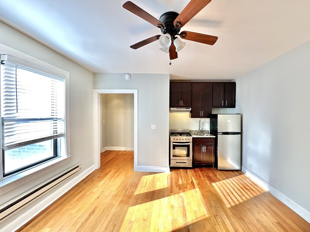 Building Photo - 627 W Patterson Ave