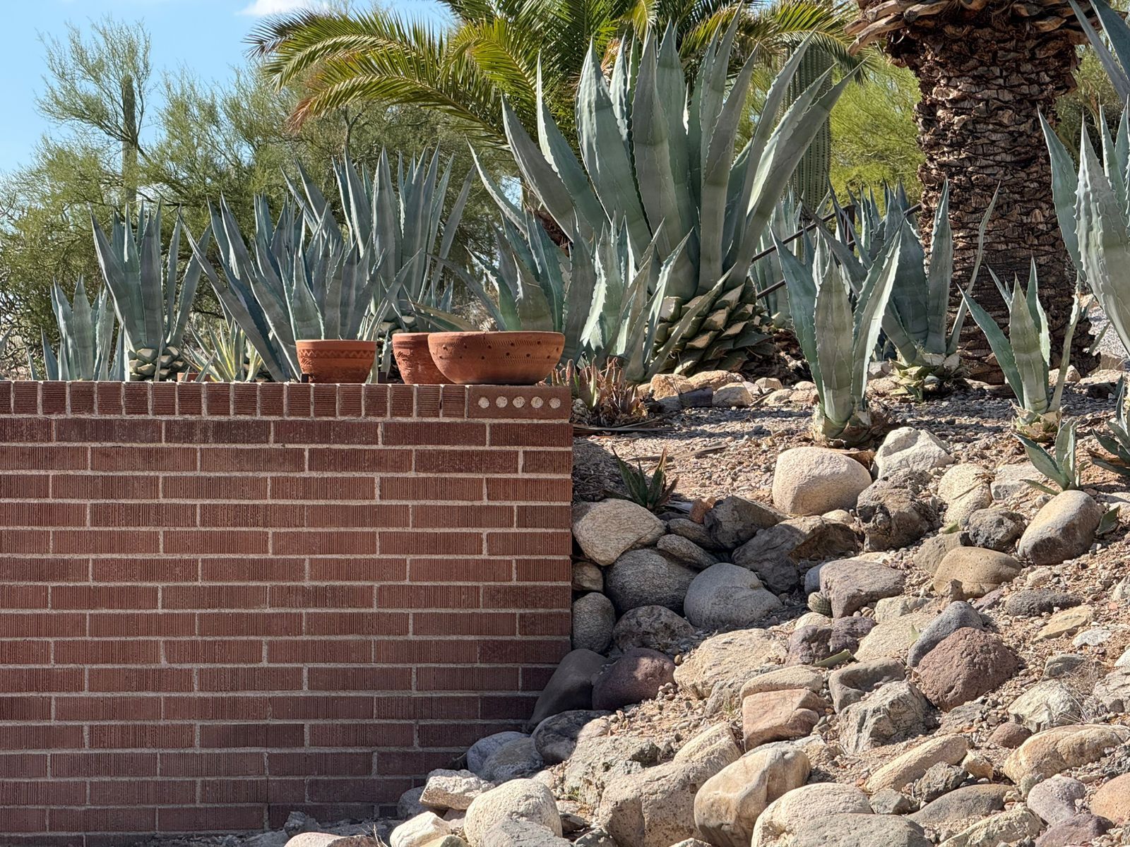 Building Photo - 1402 E Big Rock Rd