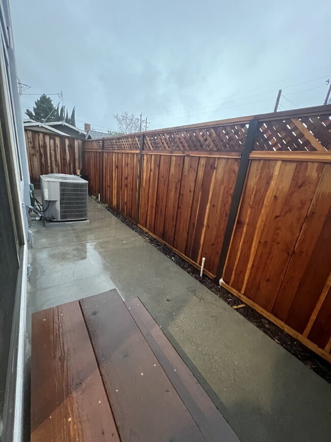 Building Photo - Remodeled 2 Bedroom home San Jose Home in great location