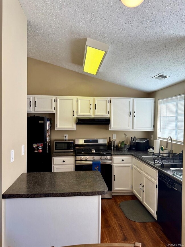 Building Photo - 4013 Whispering Hills Dr