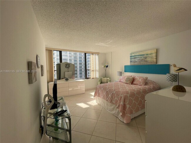 Building Photo - 3505 S Ocean Dr