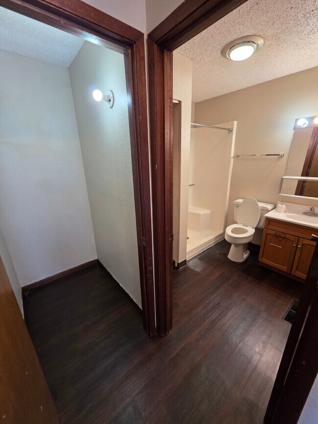 Building Photo - *WINTER MOVE-IN SPECIAL* 1 Bedroom | 1 Bat...