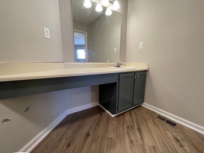 Building Photo - 1085 Stones Throw Dr NW