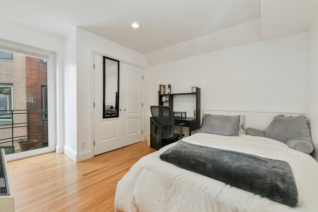 Building Photo - 492 Beacon St
