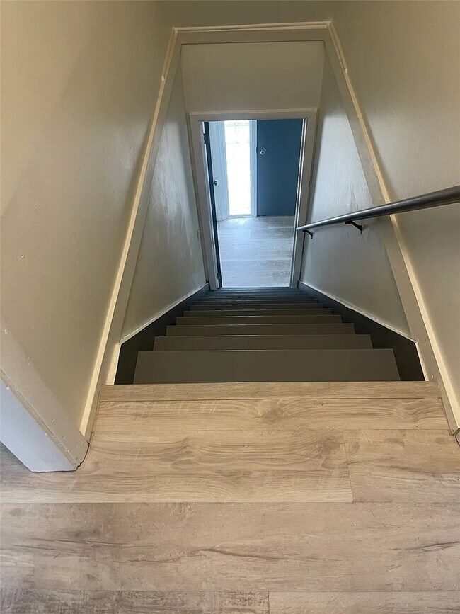 Building Photo - 705 Roosevelt Rd