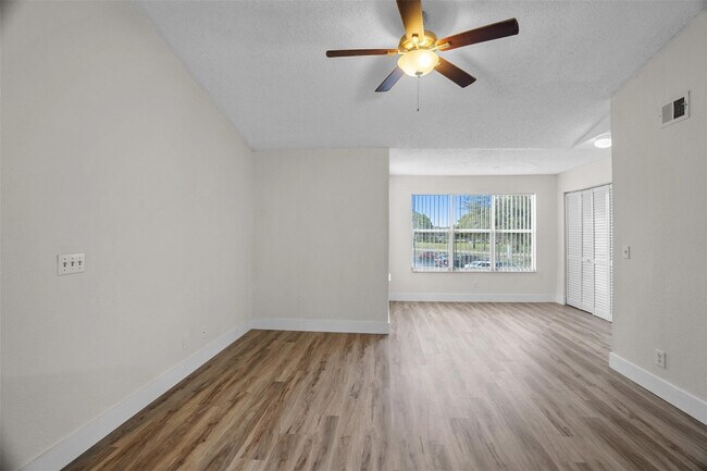 Building Photo - 12730 Vista Isles Dr