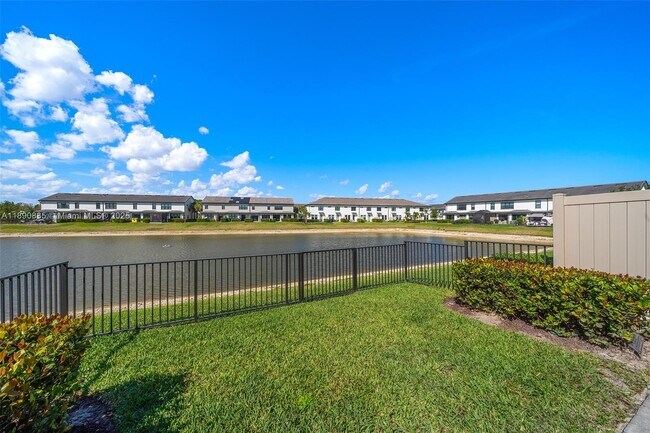 Building Photo - 2193 Appleton Cir S