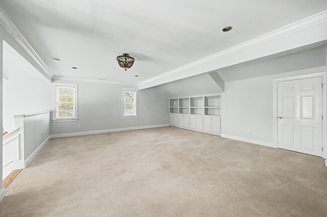 Building Photo - Beautiful 4BD/3.5BA home in the heart of Green Hills.