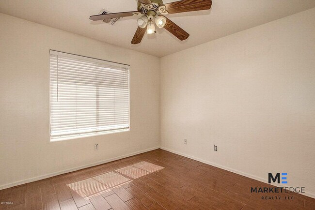 Building Photo - 3Bed/2Bath Home at Lower Buckeye Rd! JOIN ...