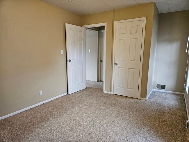 Building Photo - Top Floor Renovated 1 Bed/1 Bath Apartment in Victorian 4-Plex