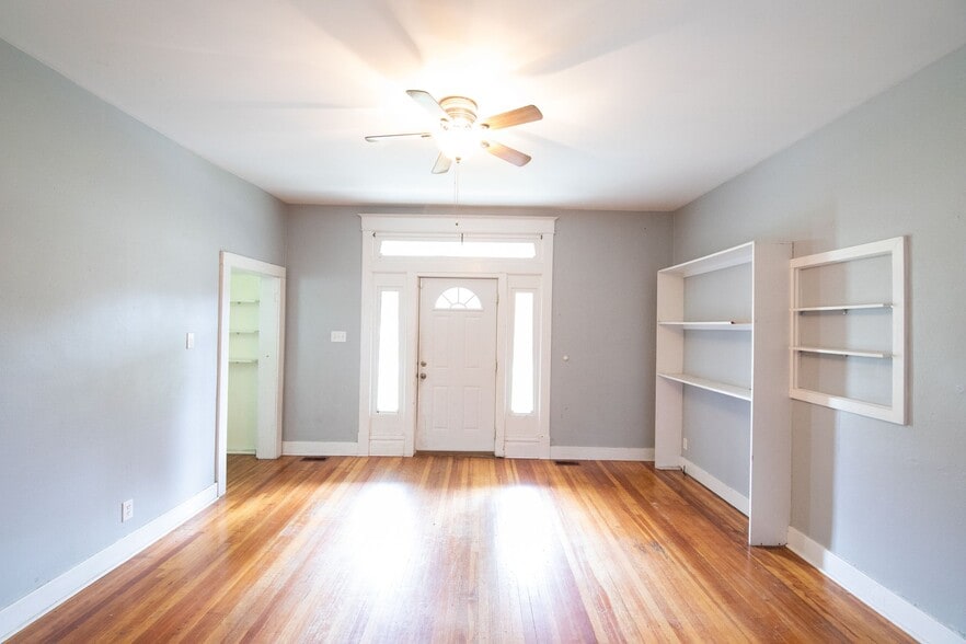 Building Photo - 805 S Sprigg St
