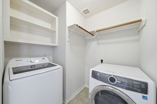 Building Photo - 17714 Sunset River Ln