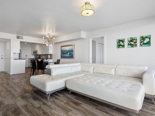 Building Photo - 2101 S Ocean Dr