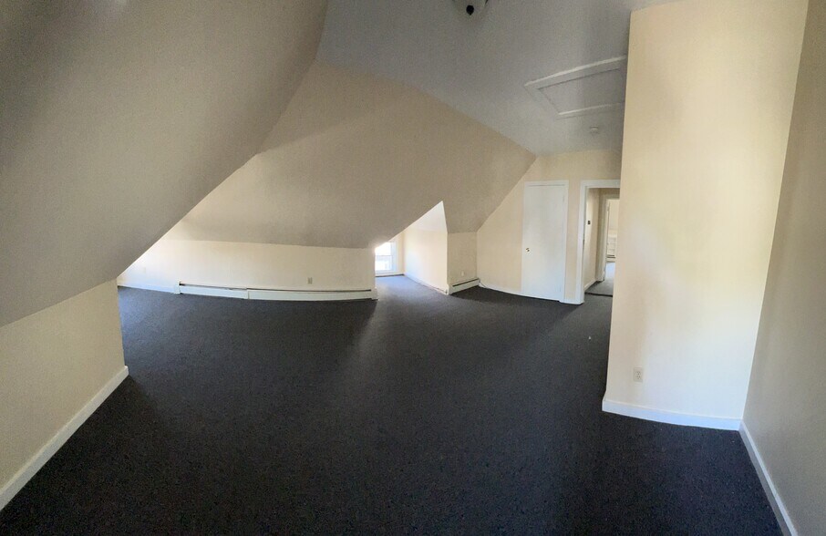 Building Photo - 11 Hickok Pl