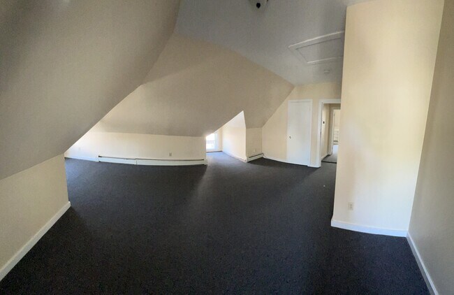 Building Photo - 11 Hickok Pl