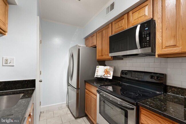 Building Photo - 8511 Barrington Ct