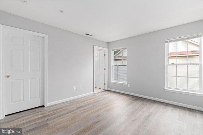Building Photo - 2752 Manhattan Pl