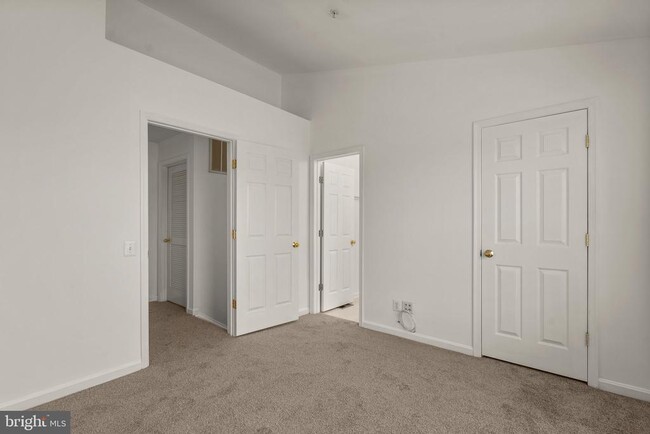 Building Photo - 204 Fallsgrove Blvd