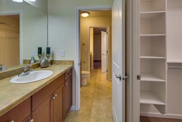 Building Photo - 5979 SE Harmony Rd