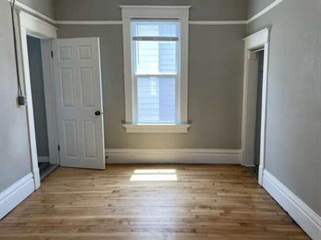 Building Photo - 322 Broad St